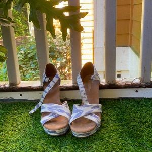 Toms Wedges